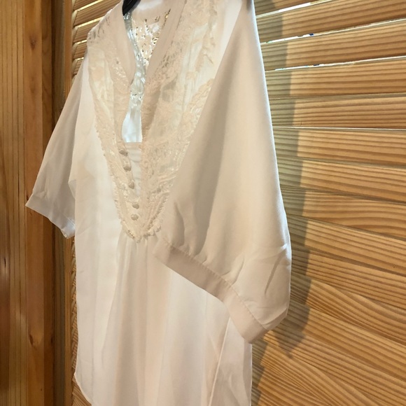 Beautiful white Top in a size L - Picture 5 of 6